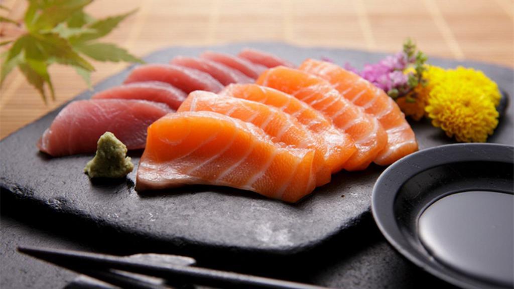 Sashimi Sampler (Raw) · 15 pcs assorted sashimi.