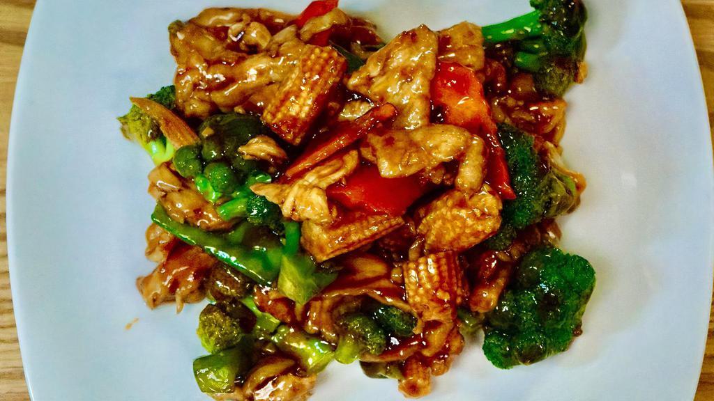 Chicken W. Garlic Sauce 鱼香鸡 · Hot and spicy.