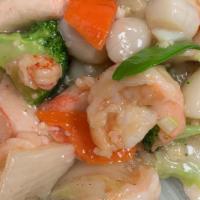 Seafood Combination海鲜大会 · Fresh shrimp, scallops, crawfish, crab meat sauteed with assorted Chinese vegetable.
