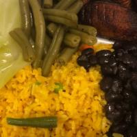 Vegetariano / Vegetarian · Choose 4 sides (rice,beans,sweet plantain,cassava,green beans,cabbage,macaroni and cheese)