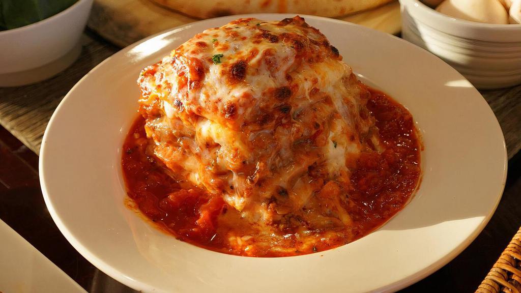 Lasagna · Layers of creamy cheese filling, pasta and seasoned meat filling topped with our house red sauce and melted mozzarella.  Served with a side of garlic knots and a small garden salad.