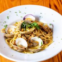 Linguini Alla Vongole · Long island middle neck clams, sautéed in garlic white wine sauce or fresh marinara.