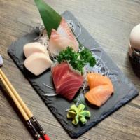 Sashimi Lunch · 7 pieces of sashimi.
RAW