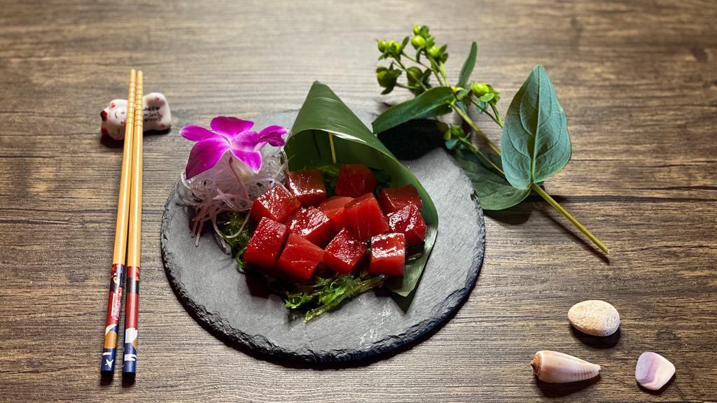  Tuna Tataki  · Curd tuna  with tataki sauce on top of seaweed salad. MILD SPICY & RAW