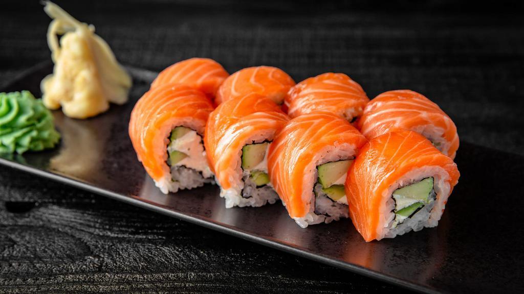 Philly Sushi Roll · A delicious sushi roll made with nori (dried seaweed), rice, smoked salmon, cream cheese, and cucumber.