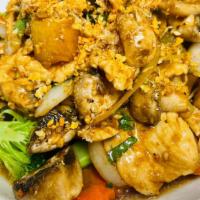 Pad Gra Tiem (Stir Fried Garlic) · Fried garlic, onions, mushrooms, pineapple, black peppers served with steamed broccoli.