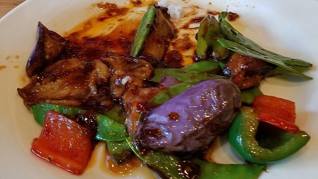 Ginger Garlic Eggplant · Served with steamed rice.
Green and red bell peppers, snow peas, eggplant, oyster sauce, spicy brown ginger garlic sauce. Spicy