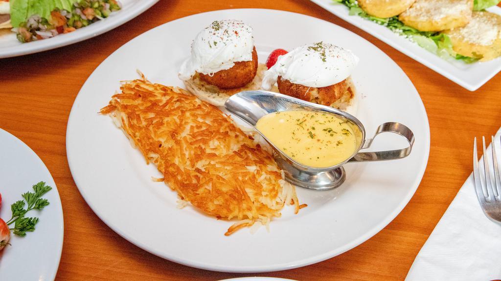 Daisy'S Original Benedict · Served with hashbrowns or grits.