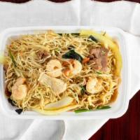 Singapore Chow Mein Fun · Thin rice noodles stir-fried with fresh vegetables and chicken, beef, shrimp served with cur...
