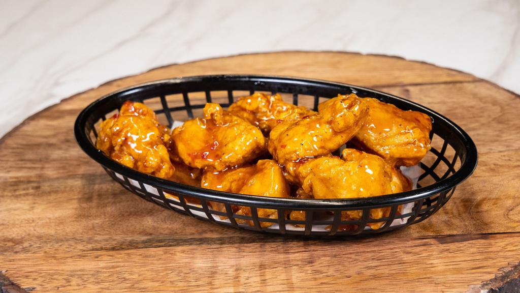 18 Boneless Wings · 18 Boneless Wings, (2)16oz. drinks, and 1 Large fresh-cut fries, or 1 Large crinkle-cut fries. Serve with ranch or Blue cheese dressings.