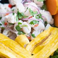 Ceviche De Camarón / Shrimp Ceviche · Camarón cocido, limón y vegetales, acompañado con arroz y chips de plátano. / Cooked shrimps...