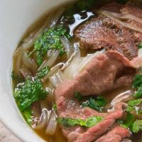 Pho Tai Nam · Noodle soup with eye of round steak and well done flank