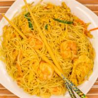 Singapore Noodles · Shrimp& chicken, egg, thin rice noodles, shredded carrots, yellow onions and green onions co...