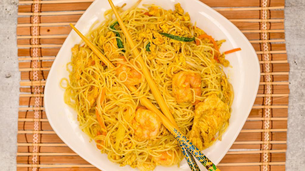 Singapore Noodles · Shrimp& chicken, egg, thin rice noodles, shredded carrots, yellow onions and green onions cooked with yellow curry spices.
