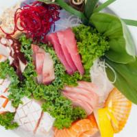 Sashimi Deluxe · A striking display of 21 pieces sashimi.