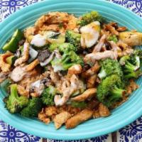 Veggie Feliz · Bed of fresh seasoned rice topped with grilled chicken, grilled broccoli, grilled zucchini, ...