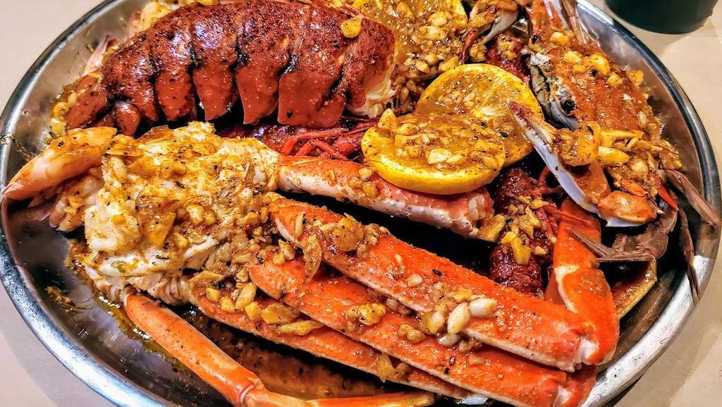 Combo C · includes:5 eggs,5 corns,10 potatoes
Lobster tail(2 tail),snow crab legs(4 cluster).shrimp(no head)(2 LB),sausage (1LB)