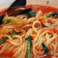 Champong|짬뽕 · Thick noodles with beef, variety of seafood, and vegetables in spicy soup