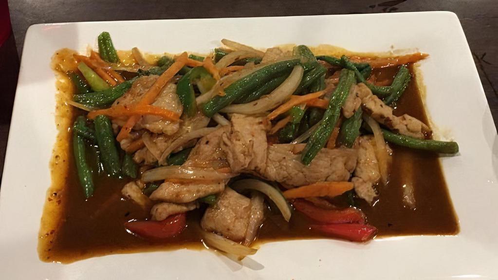 L12 Prik Khing · Spicy. Sautéed fresh green beans, onion, bell pepper, basil leaves and your choice of meat with prik khing curry sauce.