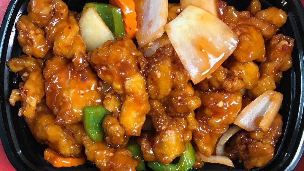 (Lg) General  Tso Chicken  (Hot) · Breaded chicken sautéed with onions, green peppers and carrots in a glazed sweet general sauce.