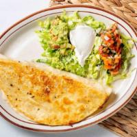 Quesadilla Grande / Large Quesadilla · Una tortilla de harina a la parrilla y rellena de queso y su elección de carne molida de res...