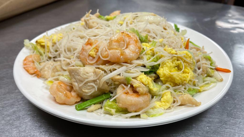 House Mei Fun · Gluten-free. Angel hair rice noodle, chicken, shrimp, egg and vegetables.