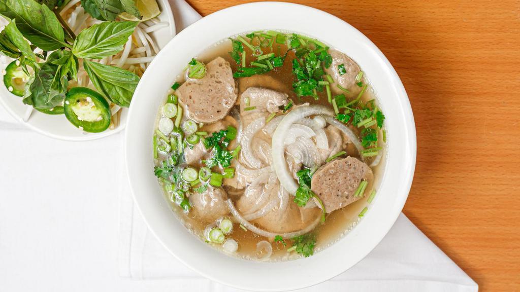 Pho Tai Bo Vien · Sliced eye round beef and beef meatballs. Vietnamese authentic rice noodle soup. Served with bean sprouts, basil, sliced jalapeños, and lime on the side. Come with rice noodles, onions, cilantro, and beef broth.
