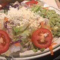 Guacamole Salad · Garden mixed salad with guacamole and tomatoes.