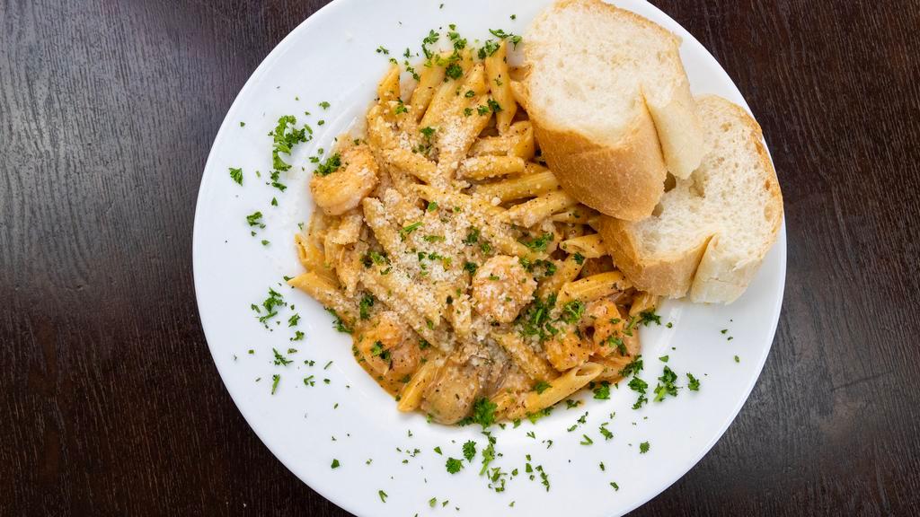 Pasta Felix · Penne pasta with sauteed oysters and sauteed shrimp in a creamy Alfredo sauce.
