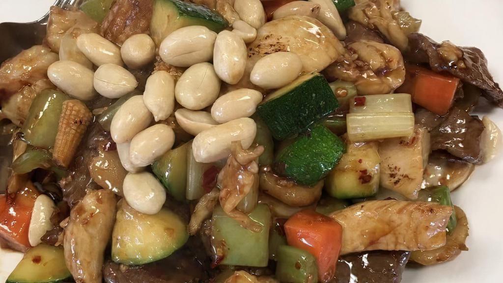 Lunch 9. Kung Pao Chicken · Hot and spicy. Chicken, parsley, carrots, zucchini, peanuts, and Kung Pao sauce.      Spicy!
