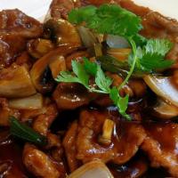 Beef With Mushrooms In Oyster Sauce · 