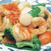 Seafood Delight海鲜大会（大 · Fresh scallop, jumbo shrimp and crabmeat with mix vegetables in white sauce.