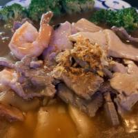 Laad Na · Pan fried flat noodles with pork, chicken, beef, shrimp and broccoli with chef's special gra...