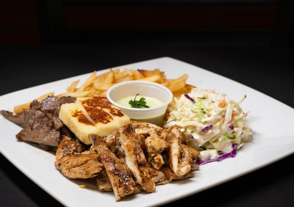 Parrilla / Grill · Pollo, carne, queso, ensalada, papas fritas (o tostones) y salsa / Chicken and beef grilled, cheese, salad, fries or tostones and sauce.