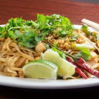 N6 Pad Thai · Rice noodles stir-fried with eggs, onions, bean sprouts, and peanut sauce