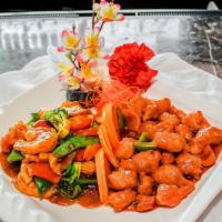 Dragon & Phoenix · Hot and spicy. General Tso's chicken and Szechuan shrimp with broccoli.