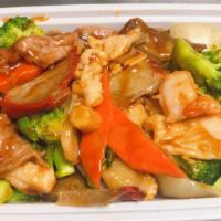 Four Season 炒四季 · Jumbo shrimp,chicken,beef and roast pork with assorted vegetable in brown sauce.