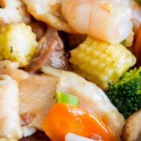 Four Seasons · Shrimp, Beef, Chicken, Roast Pork with Mushrooms, Bamboo Shoots, Snow Peas, Broccoli, and Ch...