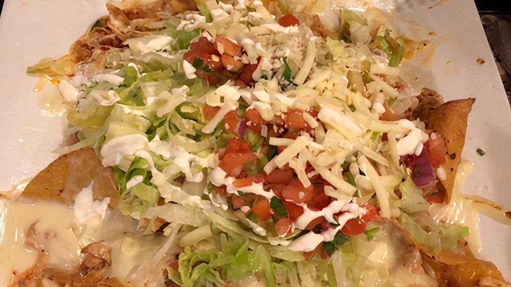 Nachos Supreme · (STARTS AT 1190 CAL)
Ground beef or shredded chicken topped with
lettuce, pico de gallo and sour cream.
