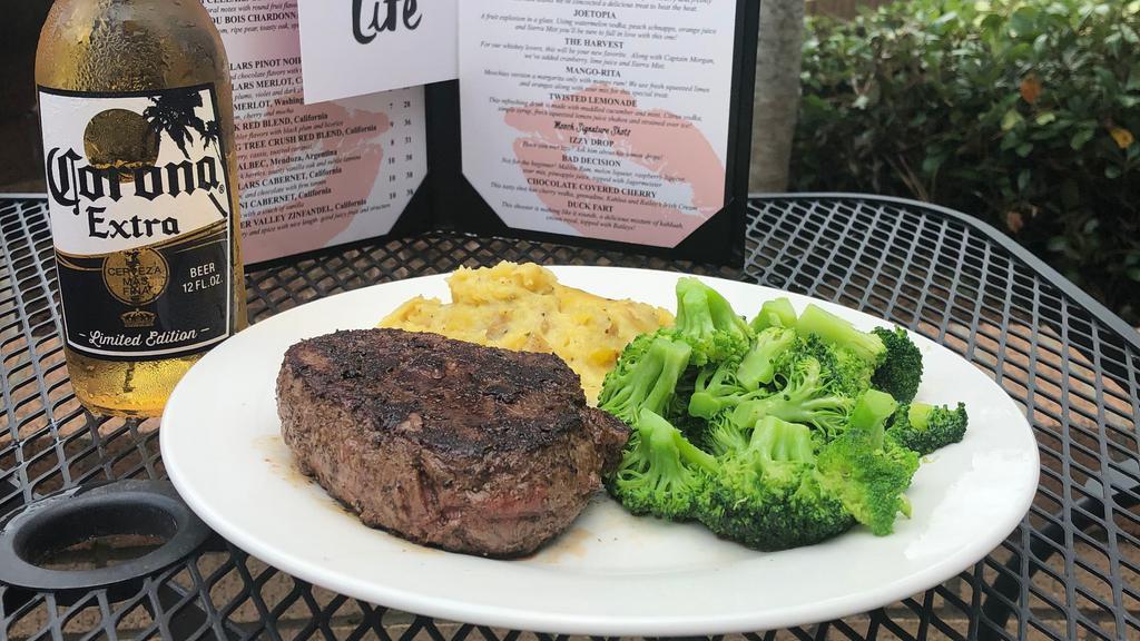 Moochie'S Steak · Eight ounces USDA choice top sirloin filet seasoned and grilled to perfection, served with garlic mashed potatoes and vegetables.