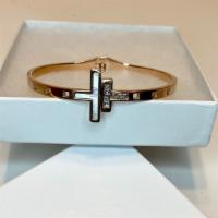 Dainty Double T Bracelet · Dainty, Double T-shaped, rose gold bracelet.
Metal: Stainless Steel

We handle everything! B...