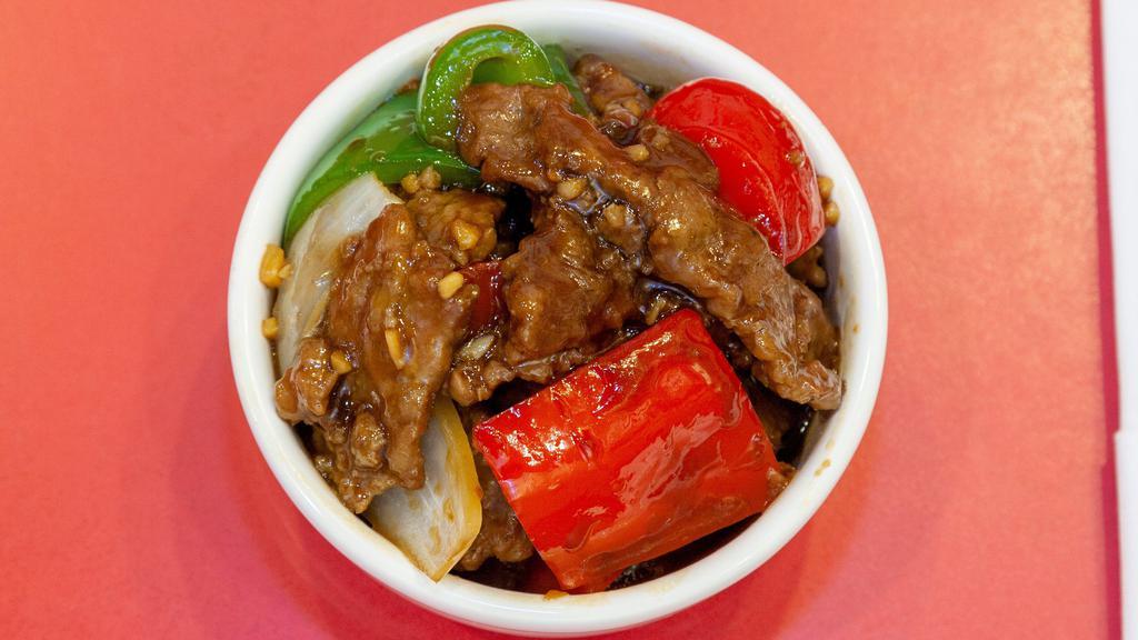 #Pepper Steak (Combo) · Beef, green bell pepper, white onion, cook with brown sauce.
Served with rice and egg roll.