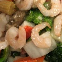 Sea Food King · Fresh sea scallops, shrimps & crab meat with many kinds of fresh garden vegetable in tasty s...