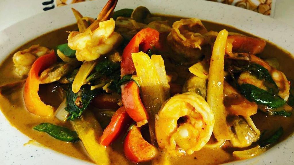 Pad Phet · Red curry stir fried with bell peppers, bamboo shoots, onions, and basil in a curry sauce.