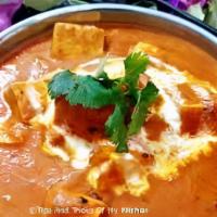 Paneer Makhni (Gf/V) · Cottage cheese morseles, peppers, onion, tomatoes, curry and spices.