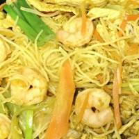 Singapore Style Rice Noodles · Stir fried vermicelli noodles in curry sauce.