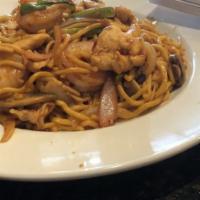 House Lo Mein · Shrimp, beef, chicken, scallion, garlic, mushroom, onion and egg noodle.