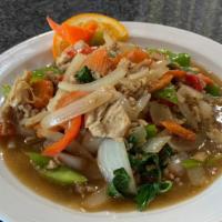 Pad Ga Paow (Basil) · House sauce with fresh basil leaves, carrots, bell peppers, white onions, and green onions.