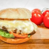 Magic Burger · Angus beef, Texas goat cheese, field mushrooms, mayo, basil pesto, lettuce, tomato, onion.