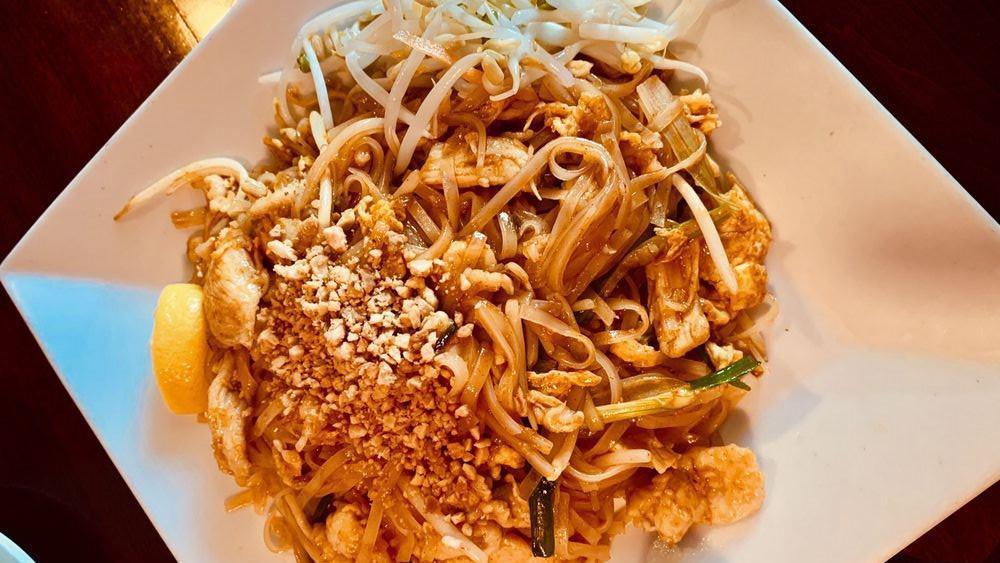 Pad Thai · Stir-fried rice noodle with pad thai sauce, bean sprout, scallion, ground peanut,egg.